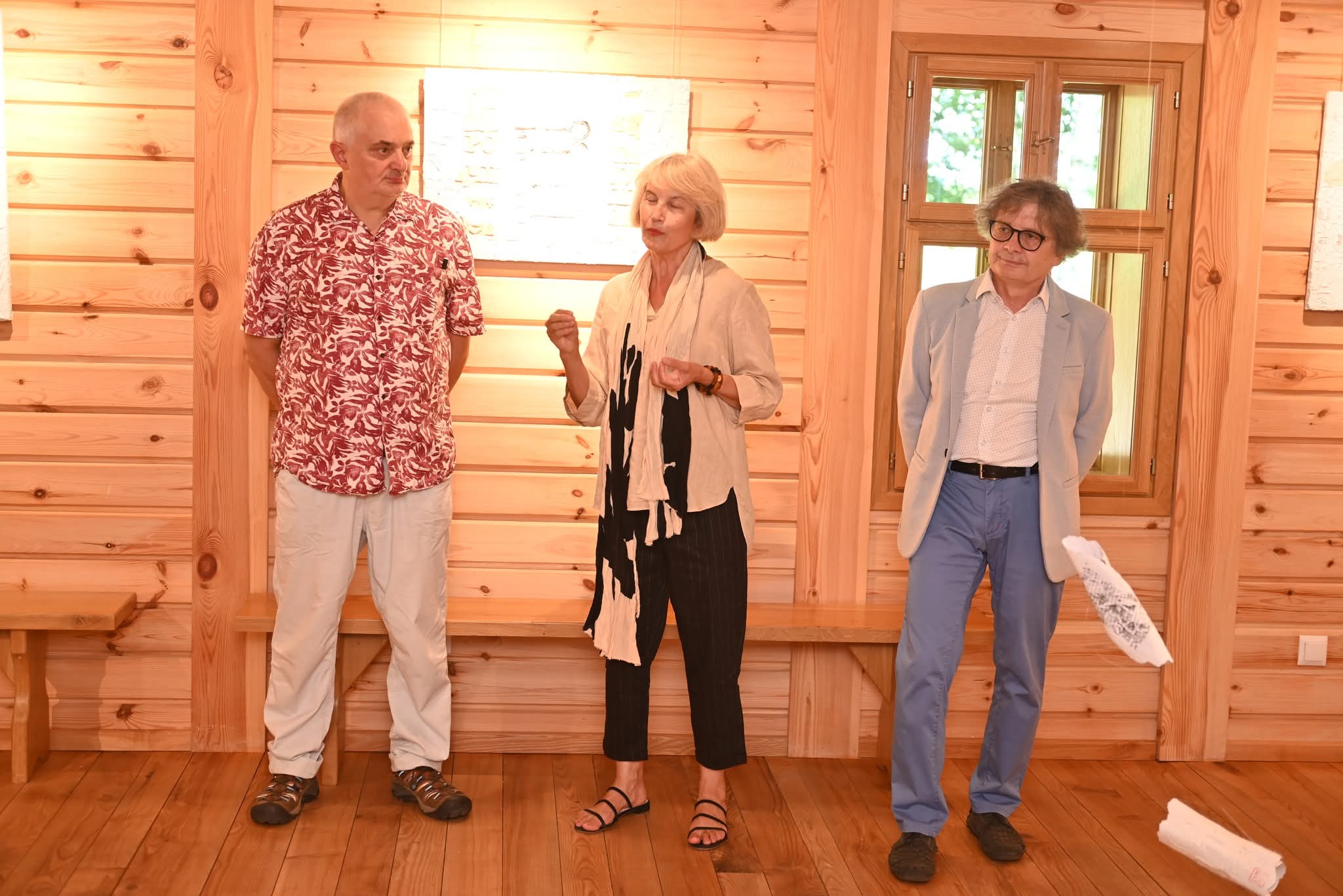 Zdjecie uczestników wernisazu: proj Marek Sak, prof. Laura Dimitrova, oraz prof. Narcyz Piórecki